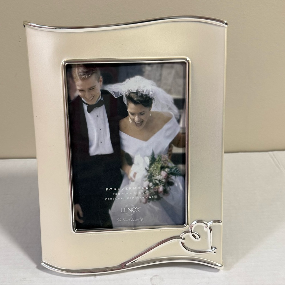 LENOX Forevermore Silverplated Picture Frame 5x7 Wedding Love Engagement